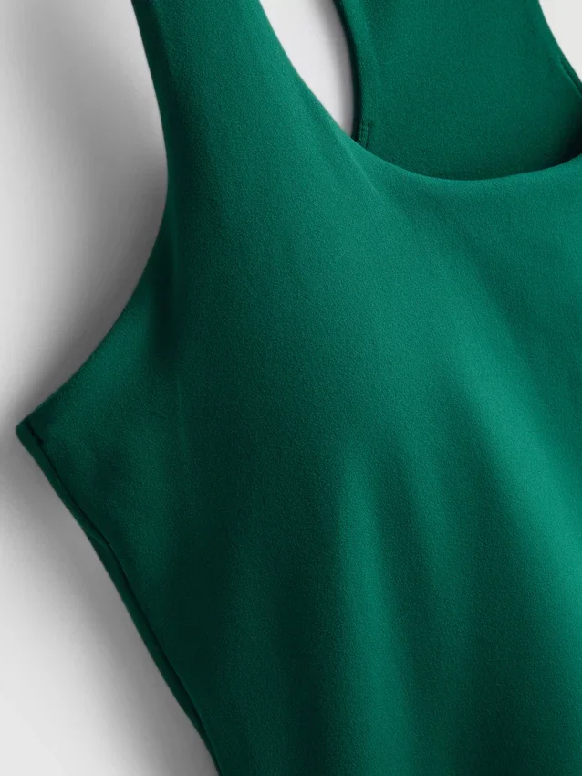 Camisola sem mangas desportiva com decote redondo