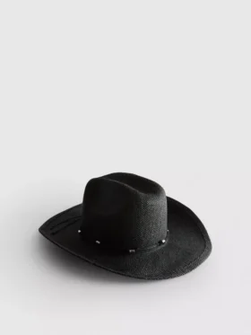 Chapéu de cowboy de palha com acabamentos