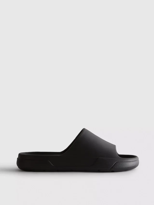 Chinelo de sola grossa