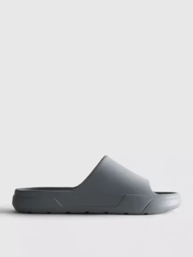 Chinelo de sola grossa
