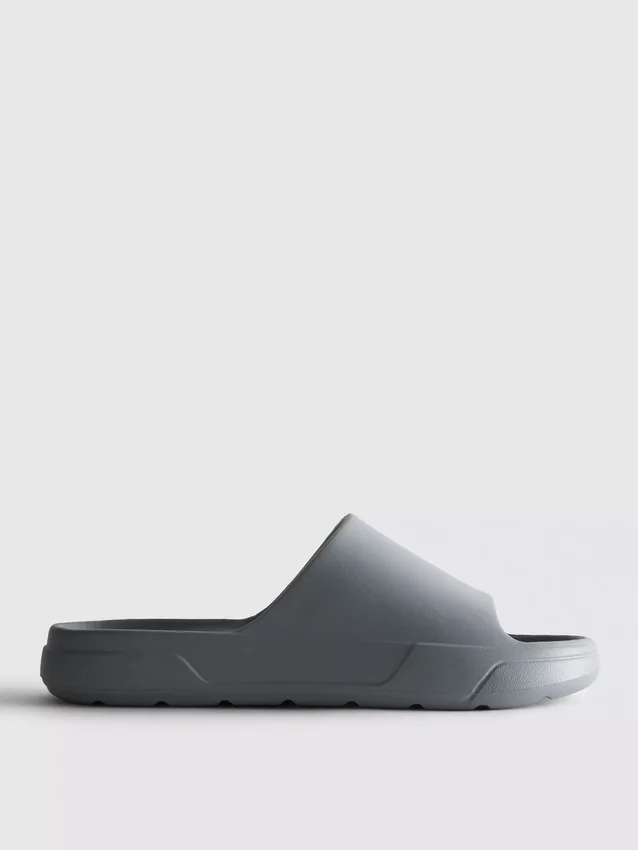 Chinelo de sola grossa