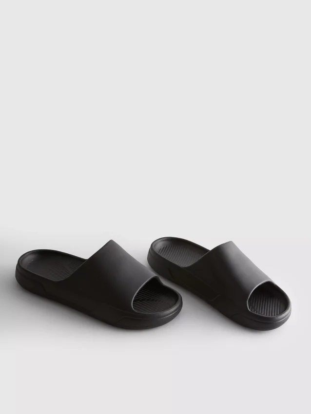 Chinelo de sola grossa