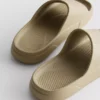 Chinelo de sola grossa