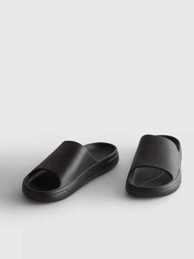 Chinelo de sola grossa