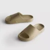 Chinelo de sola grossa