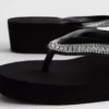Chinelos de cunha com strass