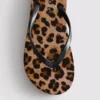 Chinelos de plataforma com padrão de leopardo