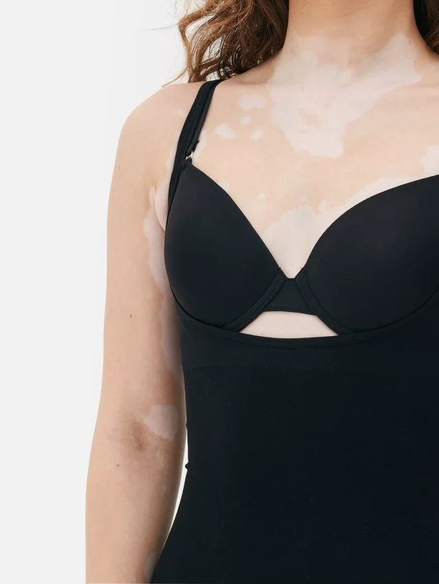 Cintas modeladoras com decote aberto até à coxa
