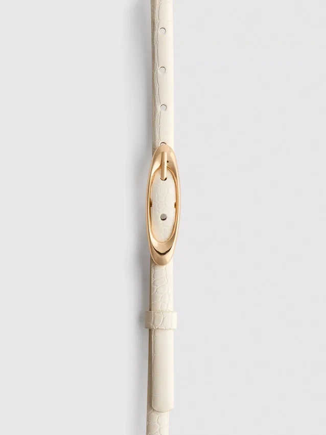 Cinto fino com fivela oval