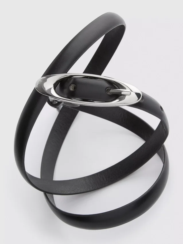 Cinto fino com fivela oval