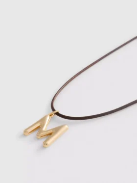 Colar com pendente de inicial