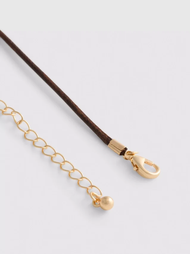 Colar com pendente de inicial