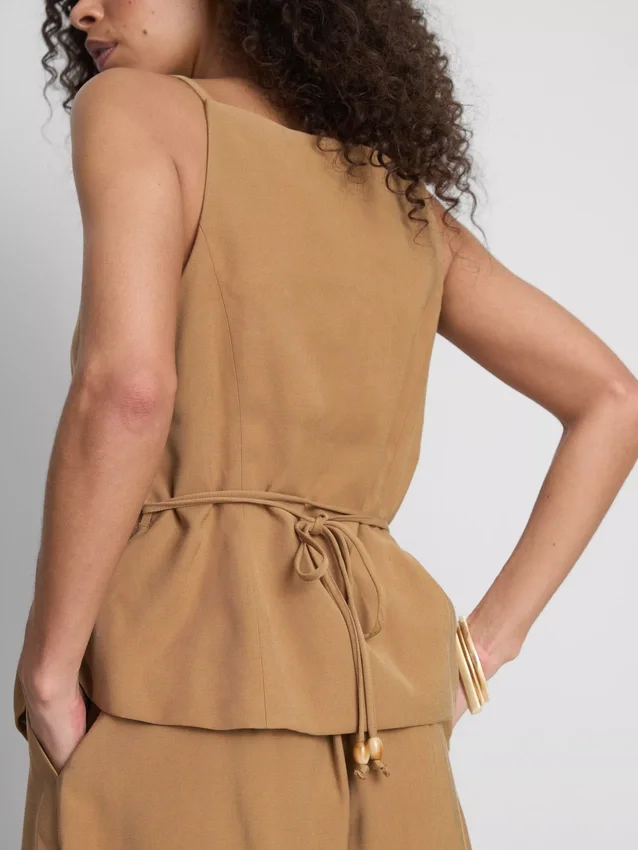 Colete com bainha peplum da Paula Echevarría