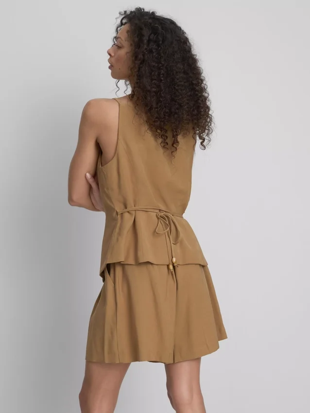 Colete com bainha peplum da Paula Echevarría