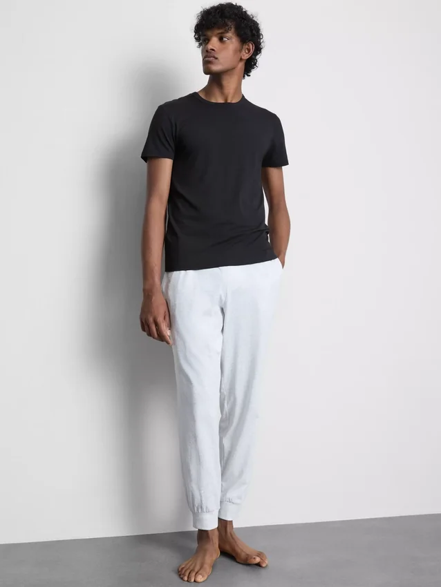 Conjunto de 2 camisas essenciais de manga curta