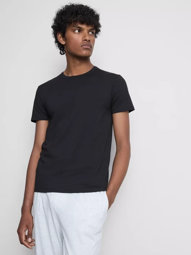 Conjunto de 2 camisas essenciais de manga curta