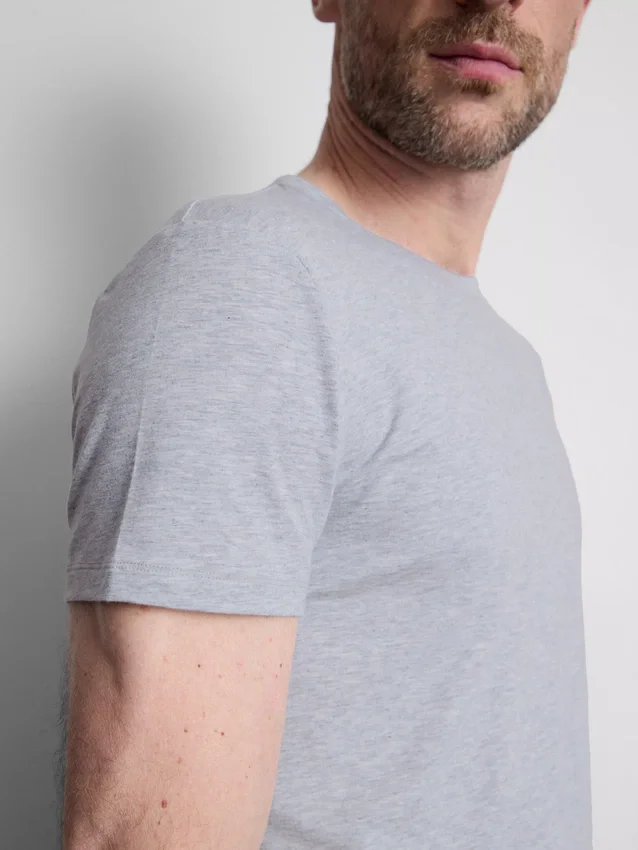 Conjunto de 2 camisas essenciais de manga curta