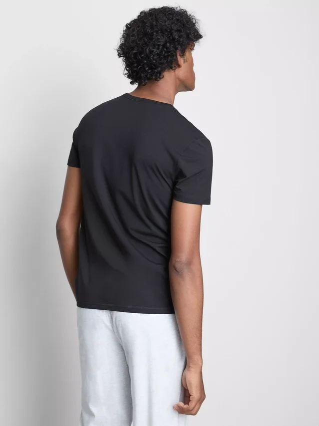 Conjunto de 2 camisas essenciais de manga curta