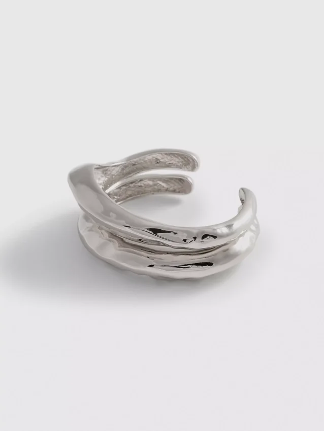 Conjunto de 2 pulseiras tipo manilha em metal fundido