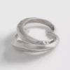 Conjunto de 2 pulseiras tipo manilha em metal fundido