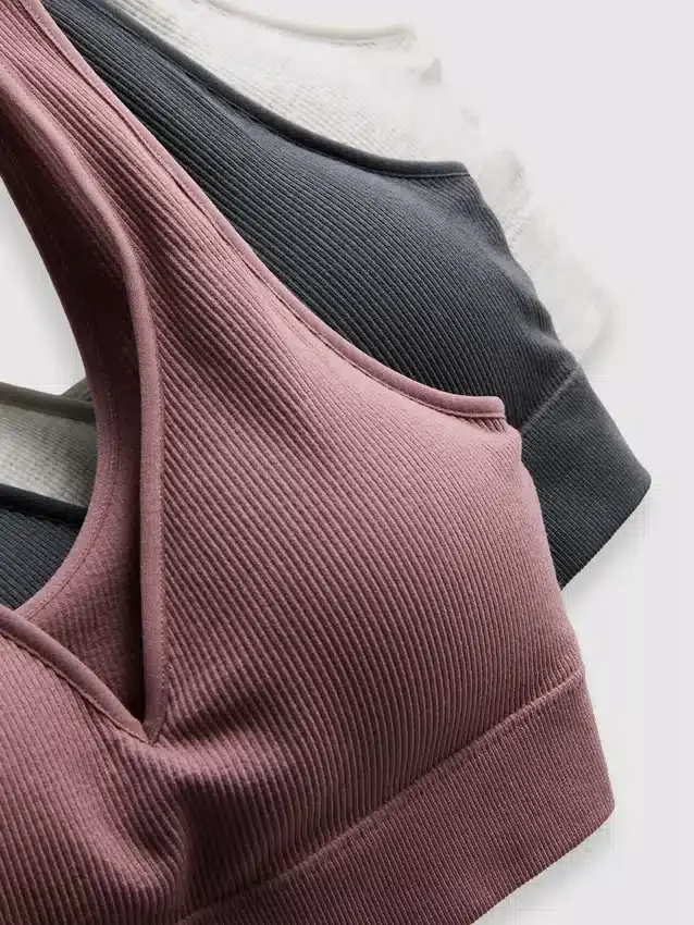 Conjunto de 3 bralettes sem costuras com decote em V
