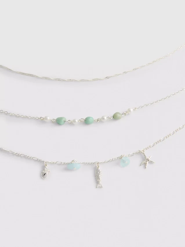 Conjunto de 3 colares com pingentes variados