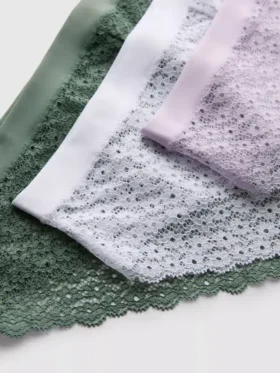 Conjunto de 3 cuecas brasileiras com renda em toda a peça