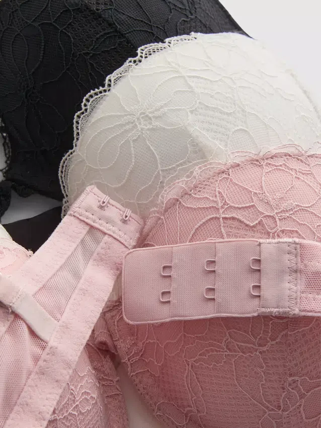 Conjunto de 3 soutiens push-up totalmente em renda