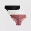 Conjunto de 3 tangas com detalhes em renda brasileira