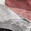Conjunto de 3 tangas com detalhes em renda brasileira