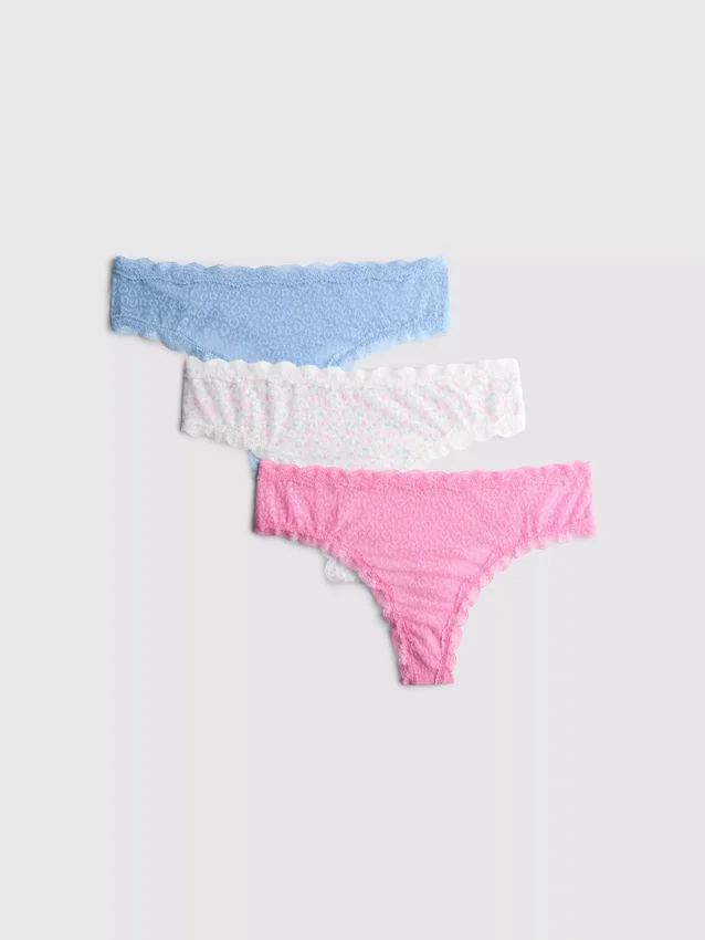 Conjunto de 3 tangas totalmente em renda