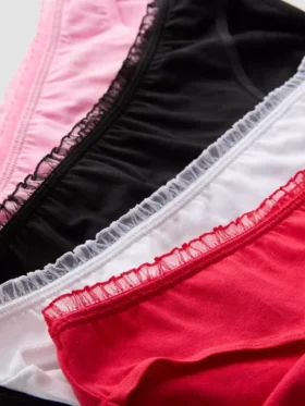 Conjunto de 4 cuecas de cintura alta com acabamento em folhos