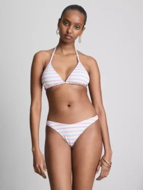 Conjunto de biquíni triangular brasileiro