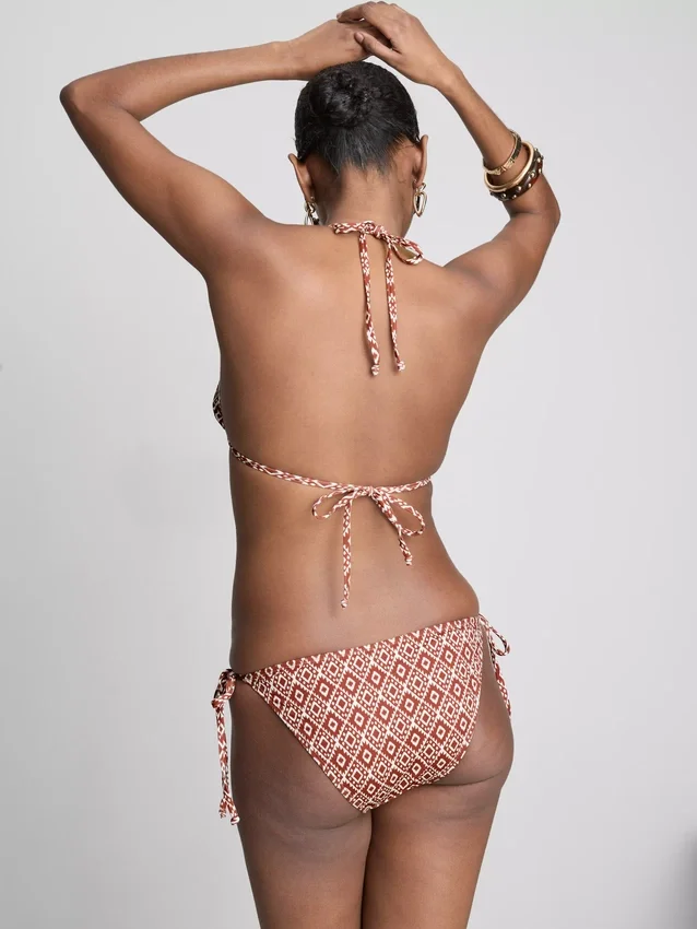Conjunto de biquíni triangular com laços nas laterais