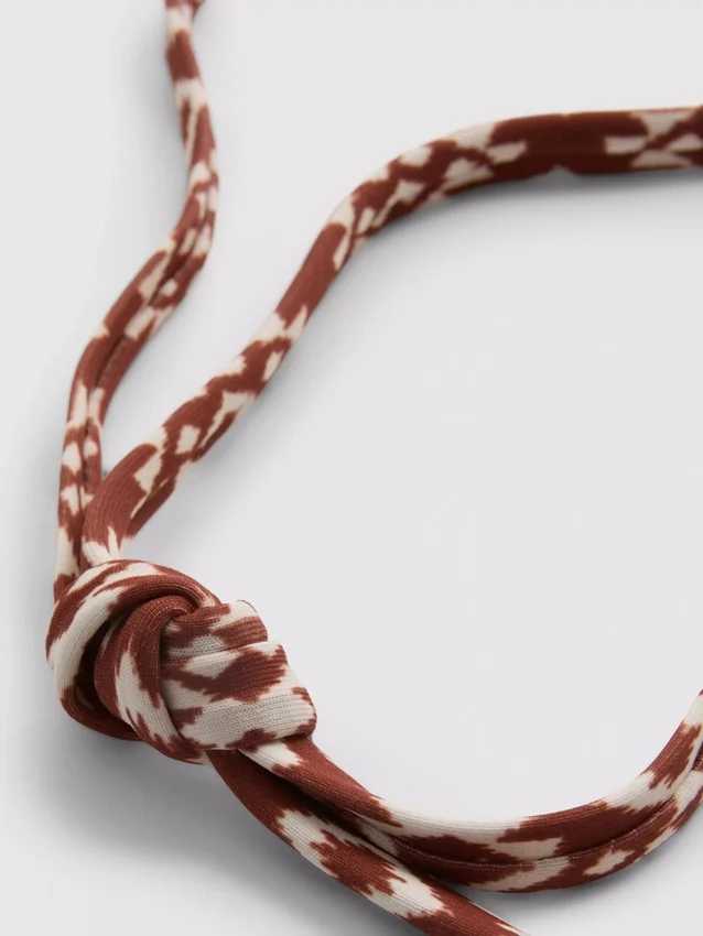 Conjunto de biquíni triangular com laços nas laterais