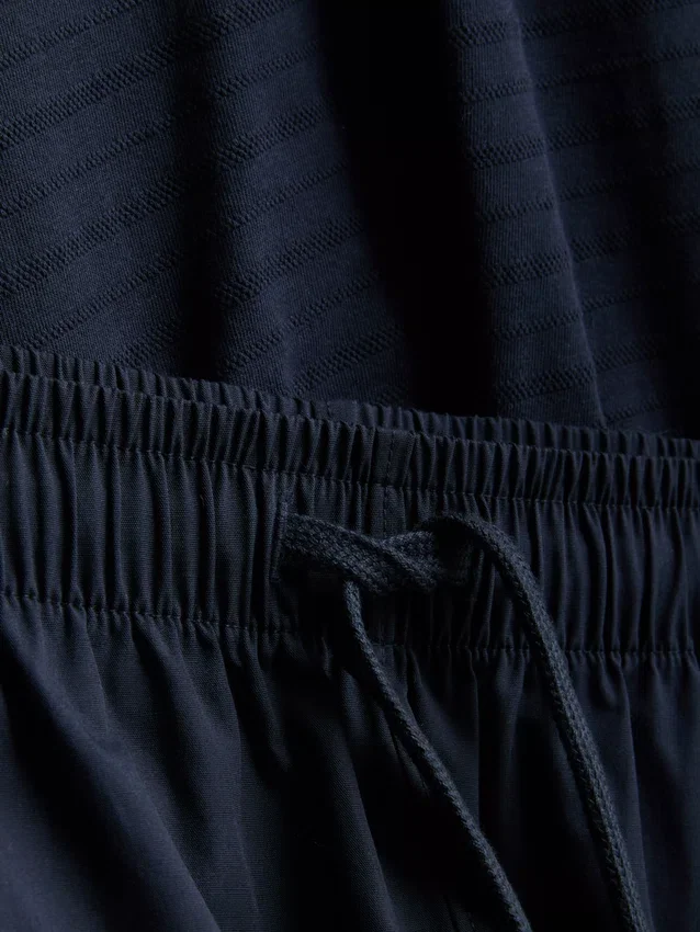 Conjunto de camisola e calções de pijama