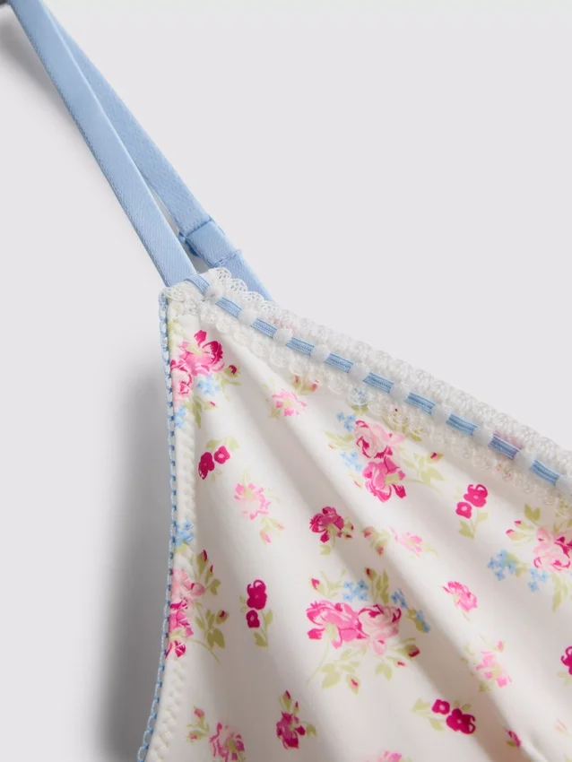 Conjunto de pijama com camisola justa e calções