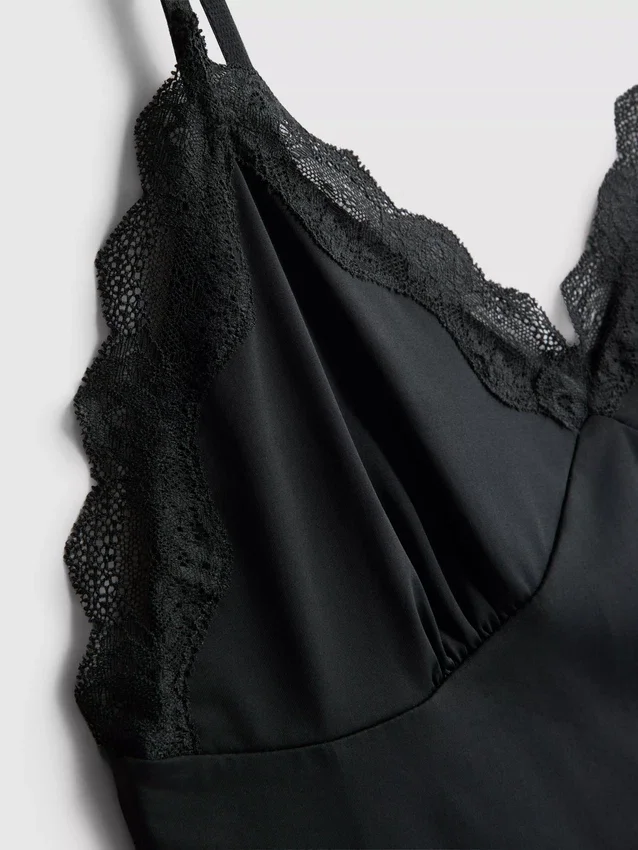 Conjunto de pijama com camisola justa e calções