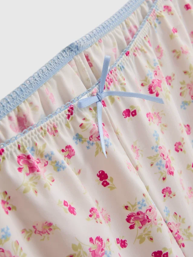Conjunto de pijama com camisola justa e calções
