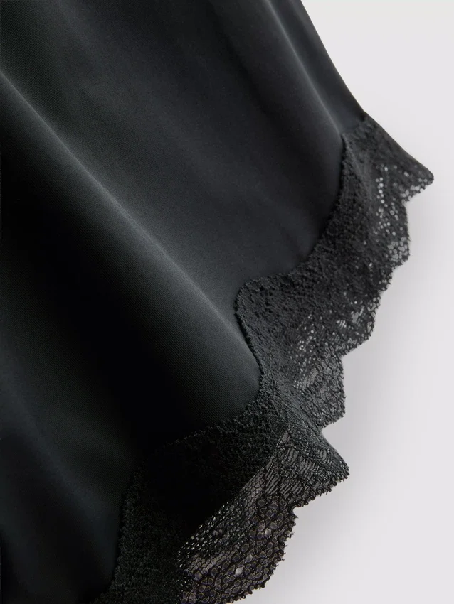 Conjunto de pijama com camisola justa e calções