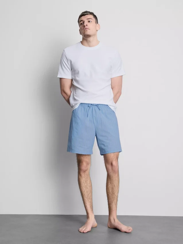Conjunto de pijama curto às riscas de calções