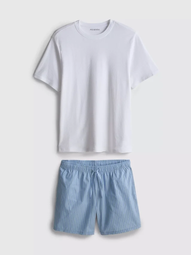 Conjunto de pijama curto às riscas de calções