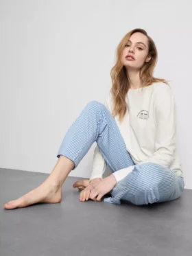 Conjunto de pijama de algodão estampado com gola redonda