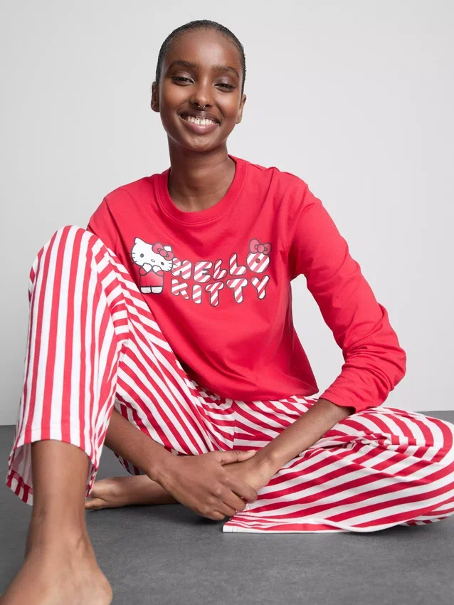Conjunto de pijama às riscas da Hello Kitty