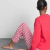 Conjunto de pijama às riscas da Hello Kitty