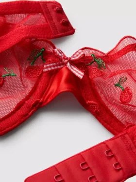 Conjunto de roupa interior com bordado de cerejas em malha