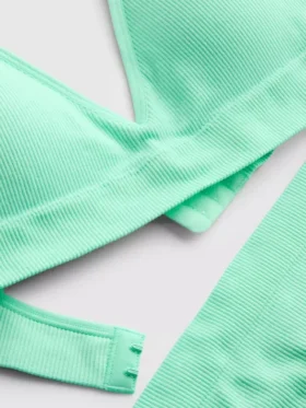 Conjunto de sutiã triangular acolchoado sem costuras e tanga