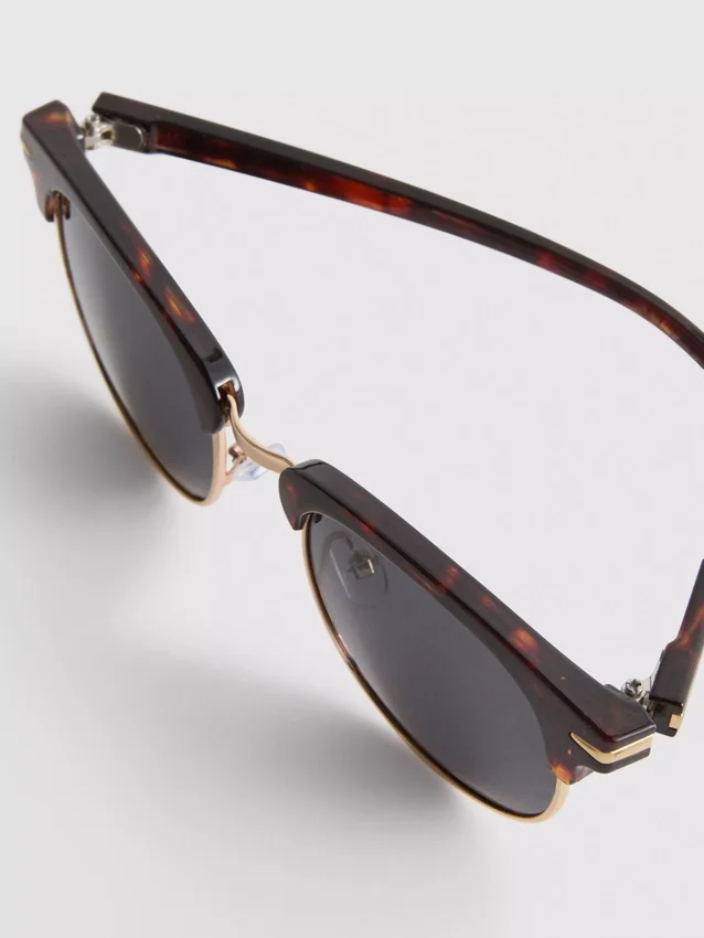Óculos de sol Clubmaster com lentes coloridas