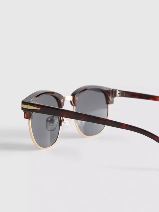 Óculos de sol Clubmaster com lentes coloridas