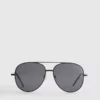 Óculos de sol estilo aviador com lentes coloridas